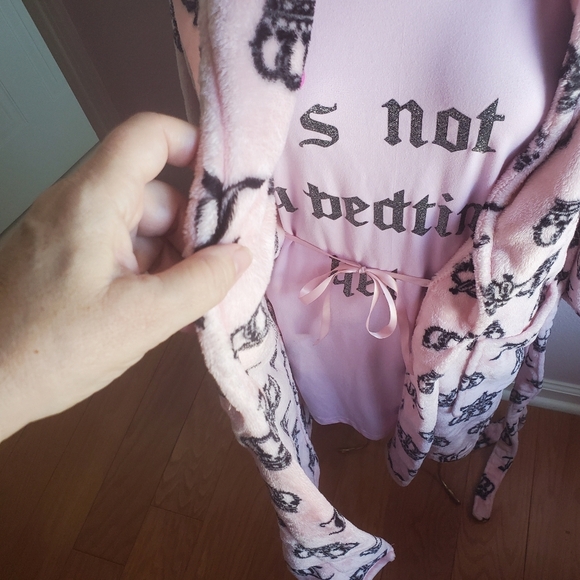 -   super soft ! juicy couture fleece robe - Picture 9 of 16
